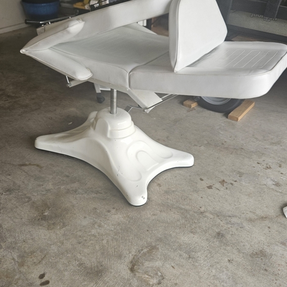 Adjustable White Treatment Table - Picture 3 of 8
